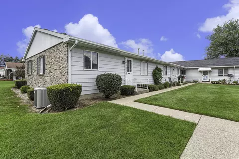 5909 Leisure South Dr SE, Kentwood, MI 49548