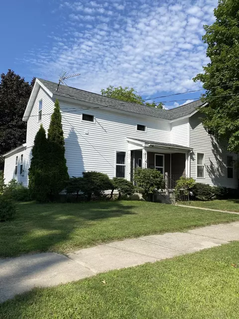27 W Elm St, Fremont, MI 49412