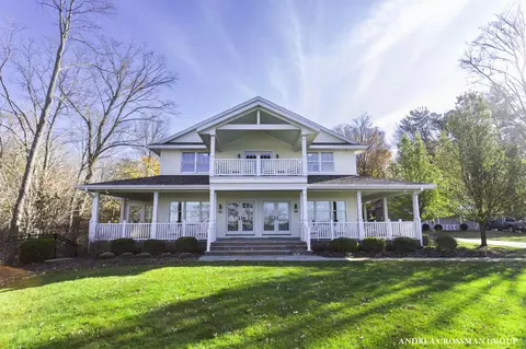 2297 Lakeshore Dr, Fennville, MI 49408