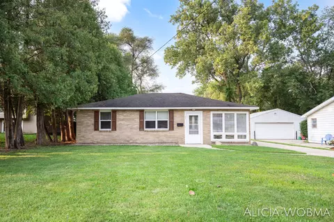 42 W Averill St, Sparta, MI 49345