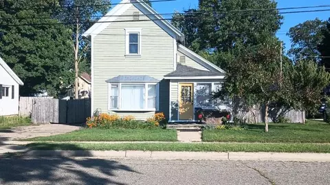 320 Oak St, Dowagiac, MI 49047