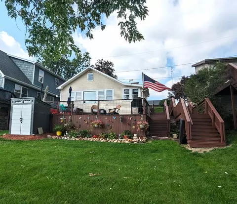 6035 Cole Dr, Osseo, MI 49266
