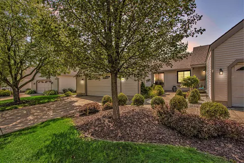 4563 Whisperwood Ct SE, Kentwood, MI 49508