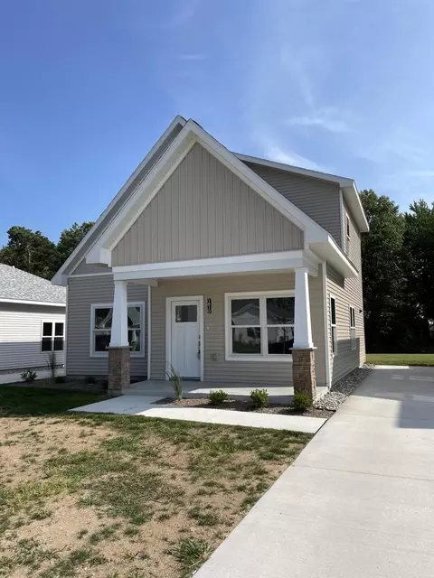 1810 Robinson St #6, Grand Haven, MI 49417