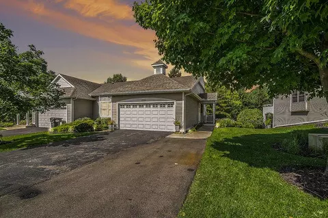 2514 Medinah Ln, Benton Harbor, MI 49022