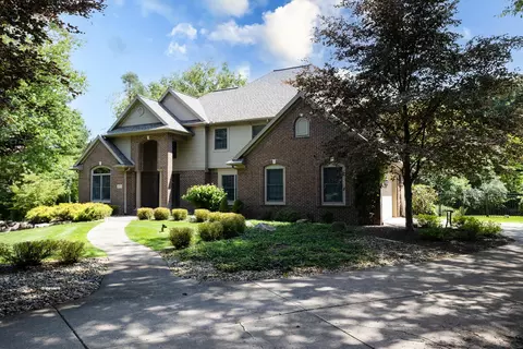 4923 Country Ln, Jackson, MI 49201