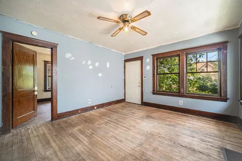 103 Mitchell St, Jackson, MI 49203 photo 2