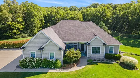 10038 Taplin Ln, Plainwell, MI 49080