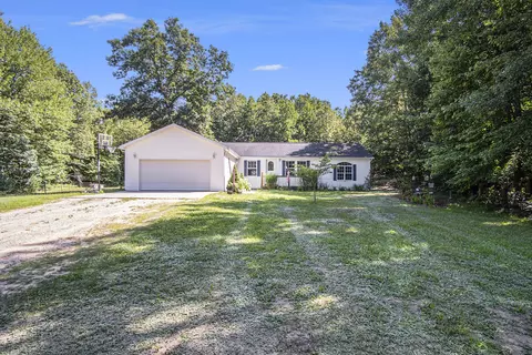 4855 Wayne Rd, Pentwater, MI 49449