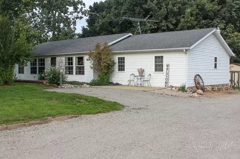 1923 S Rumsey Rd, Osseo, MI 49266