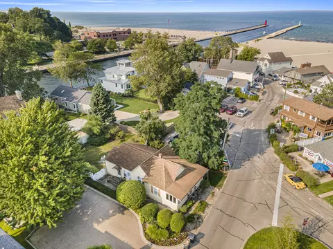 92 Chicago Ave, South Haven, MI 49090