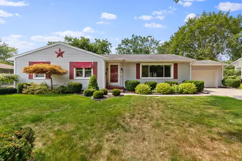 563 Harkness Dr, Adrian, MI 49221