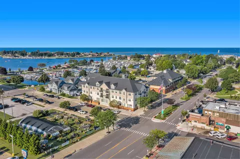 401 W Ludington Ave #206, Ludington, MI 49431
