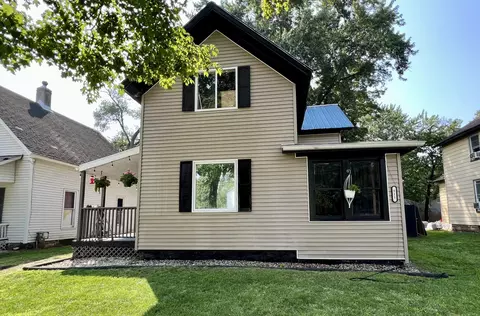 511 Eighth St, Three Rivers, MI 49093