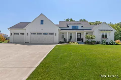 560 Stonehill Ct, Grandville, MI 49418