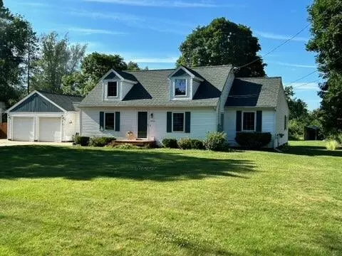 6044 Riverside Dr, Jackson, MI 49201
