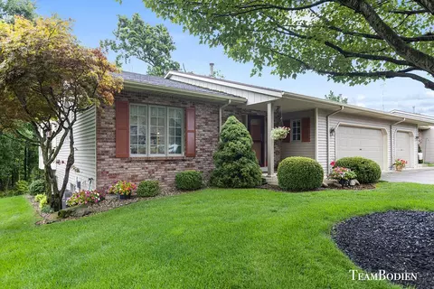 2820 Bridgeside Dr SE #120, Caledonia, MI 49316
