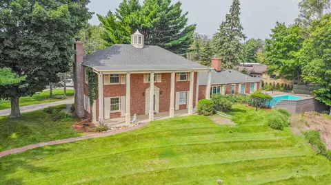 100 Henley Dr, Grand Haven, MI 49417