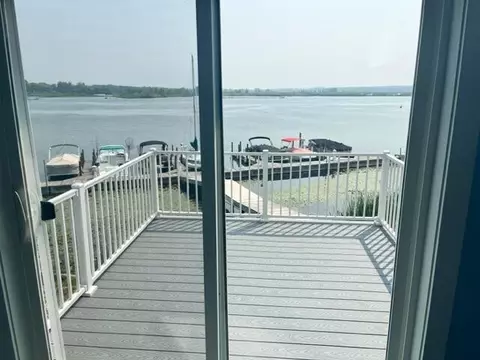 191 Joslin Cove Dr, Manistee, MI 49660
