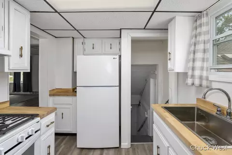 1090 W Valley Rd, Lansing, MI 48906 photo 9