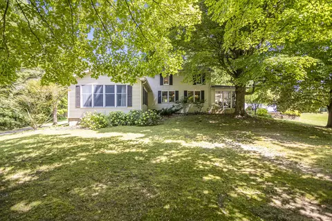 23500 N Uldriks Dr, Battle Creek, MI 49017