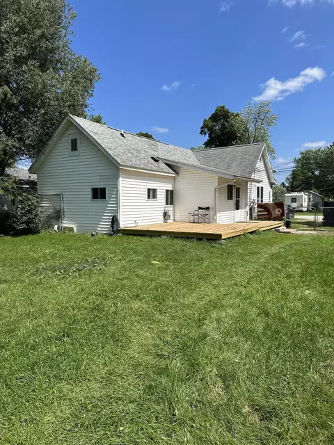 831 N Hemlock St, Evart, MI 49631