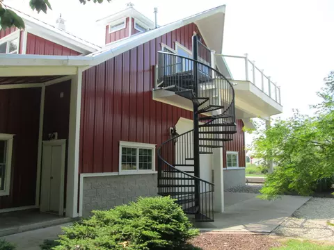 7550 Elm Valley Rd, Three Oaks, MI 49128