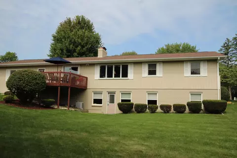 6238 Ormada Dr, Kalamazoo, MI 49048 photo 2