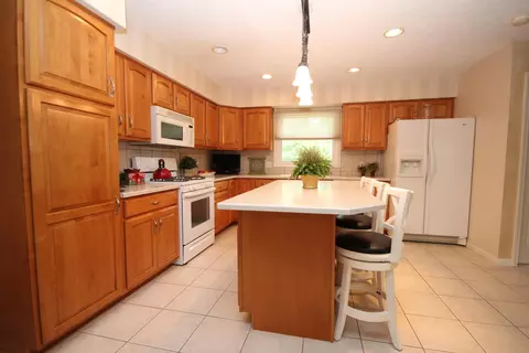 6238 Ormada Dr, Kalamazoo, MI 49048 photo 4