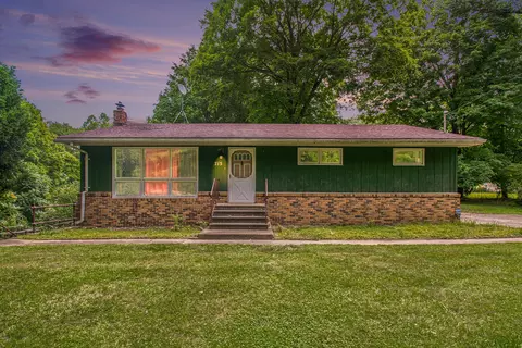 715 Bryant St, Niles, MI 49120 photo 2