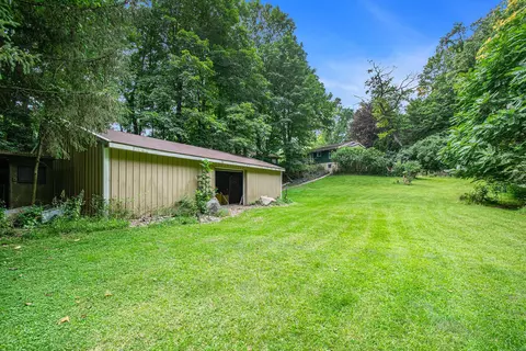 715 Bryant St, Niles, MI 49120 photo 6