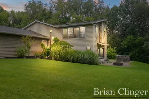 9400 108th St, Middleville, MI 49333