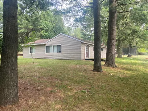 2348 N Lakeshore Dr, Ludington, MI 49431