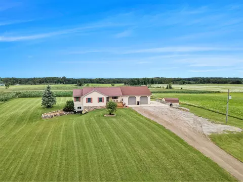 8123 E 16 Mile Rd, Paris, MI 49338