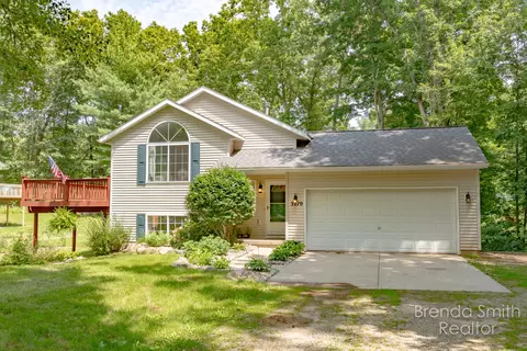 3270 Shorecrest Dr, Pierson, MI 49339