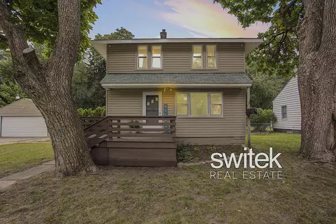 126 Daniel St SE, Kentwood, MI 49548