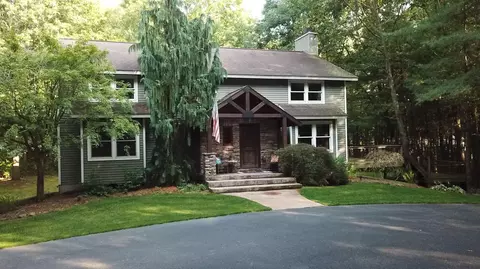 1913 Bella Pines Rd, Lowell, MI 49331