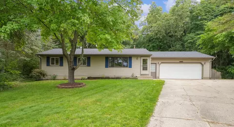 1865 Junewood Ct SE, Lowell, MI 49331