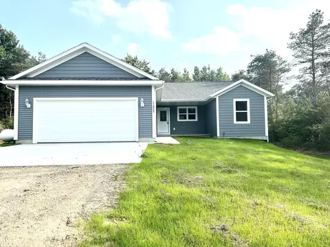 11825 Crimson Creek Dr, Gowen, MI 49326