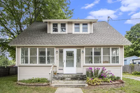 215 Cushman St, Plainwell, MI 49080