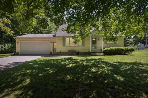 14927 Hardtke Dr, Lansing, MI 48906