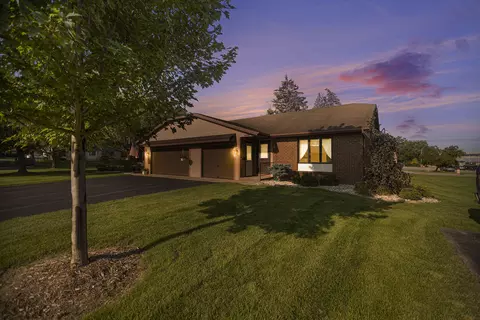 5107 Ridgeview Dr, Hudsonville, MI 49426