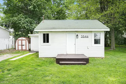 3546 Wayne St, Norton Shores, MI 49444
