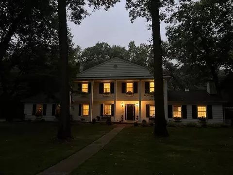 1523 Holiday Ln, Portage, MI 49024