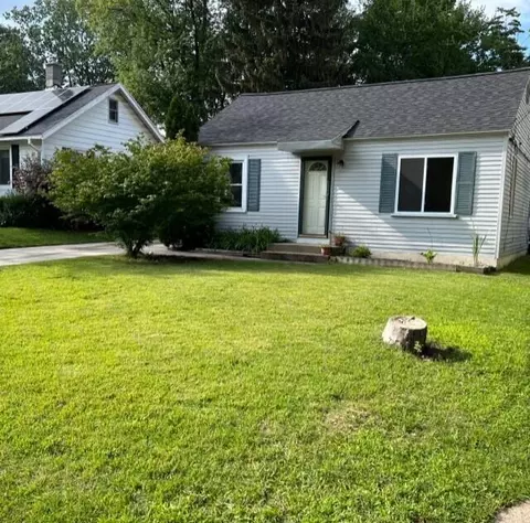 143 Daniel St SE, Kentwood, MI 49548