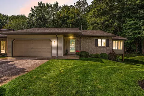 2887 Hidden View Dr SE, Caledonia, MI 49316
