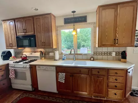 1691 Poole Dr, Jackson, MI 49202 photo 4