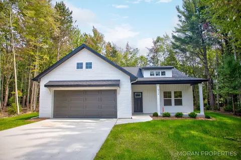 6514 Henry St, Norton Shores, MI 49441
