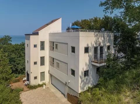 4260 Ponchartrain Dr, New Buffalo, MI 49117