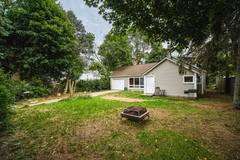 264 5th Ave, Manistee, MI 49660